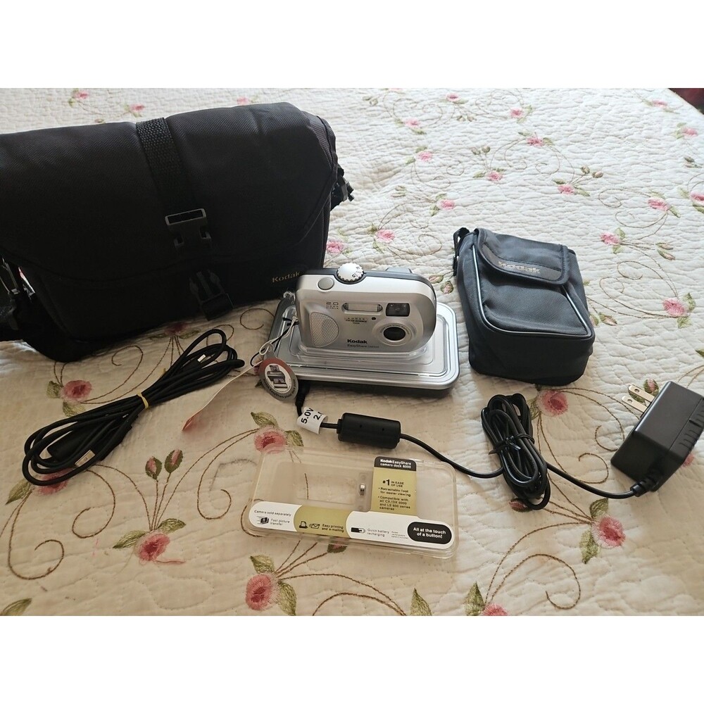 Kodak Digital Camera EasyShare CX6200 2.0MP Silver With Docking Station And Case